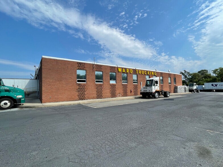 1115 Slate Hill Rd, Camp Hill, PA à louer - Photo du bâtiment - Image 3 de 3