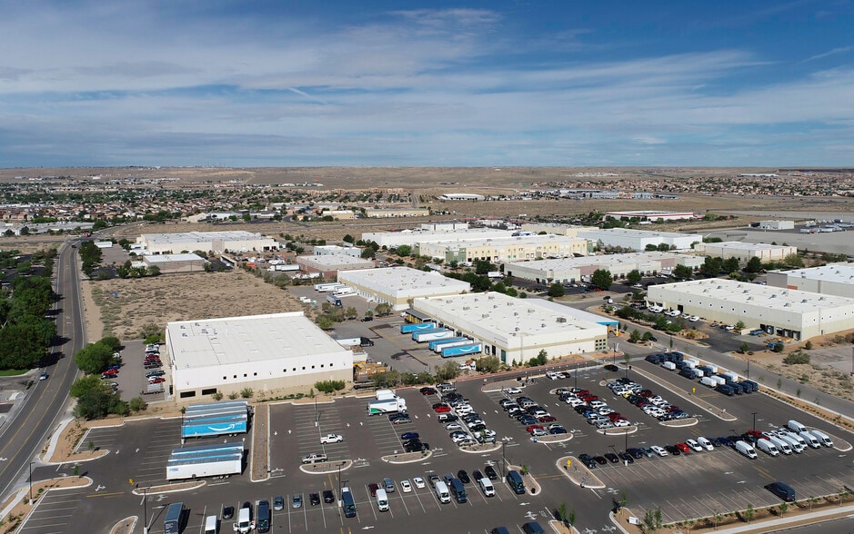 7300 Meridian Place & 7201 Bluewater Rd portfolio of 2 properties for sale on LoopNet.ca - Building Photo - Image 2 of 7