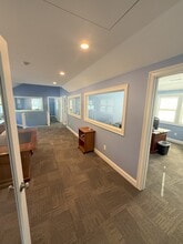 1047 Falmouth Rd, Hyannis, MA à louer Photo intérieure- Image 1 de 5