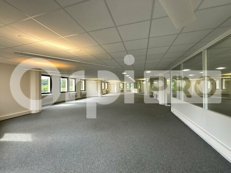 Office in Saint Aubin for lease - Interior Photo - Image 2 of 12