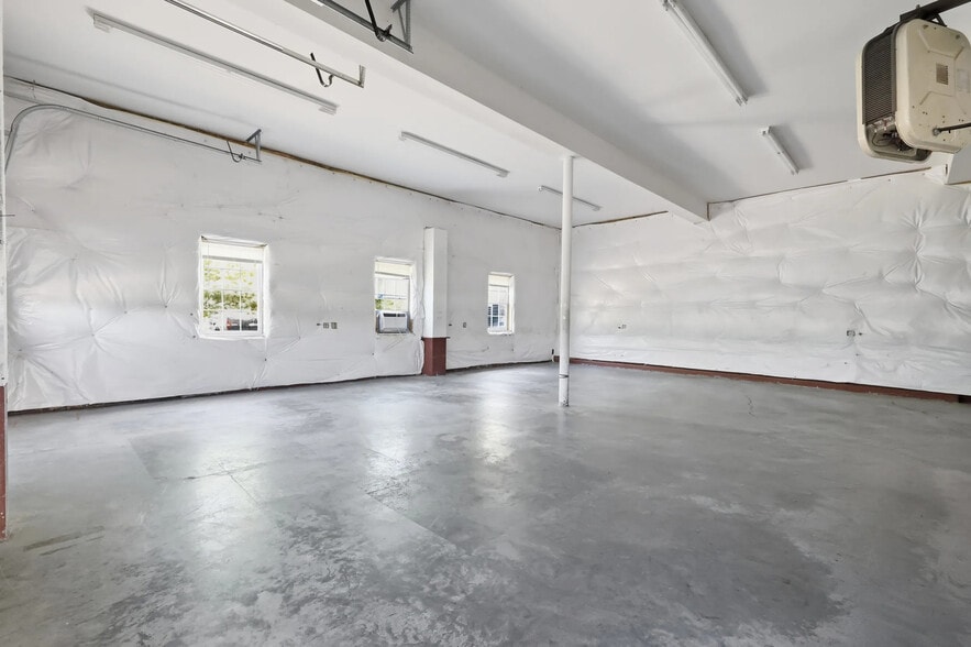 4 N Berlin Pike, Lovettsville, VA for lease - Interior Photo - Image 2 of 13