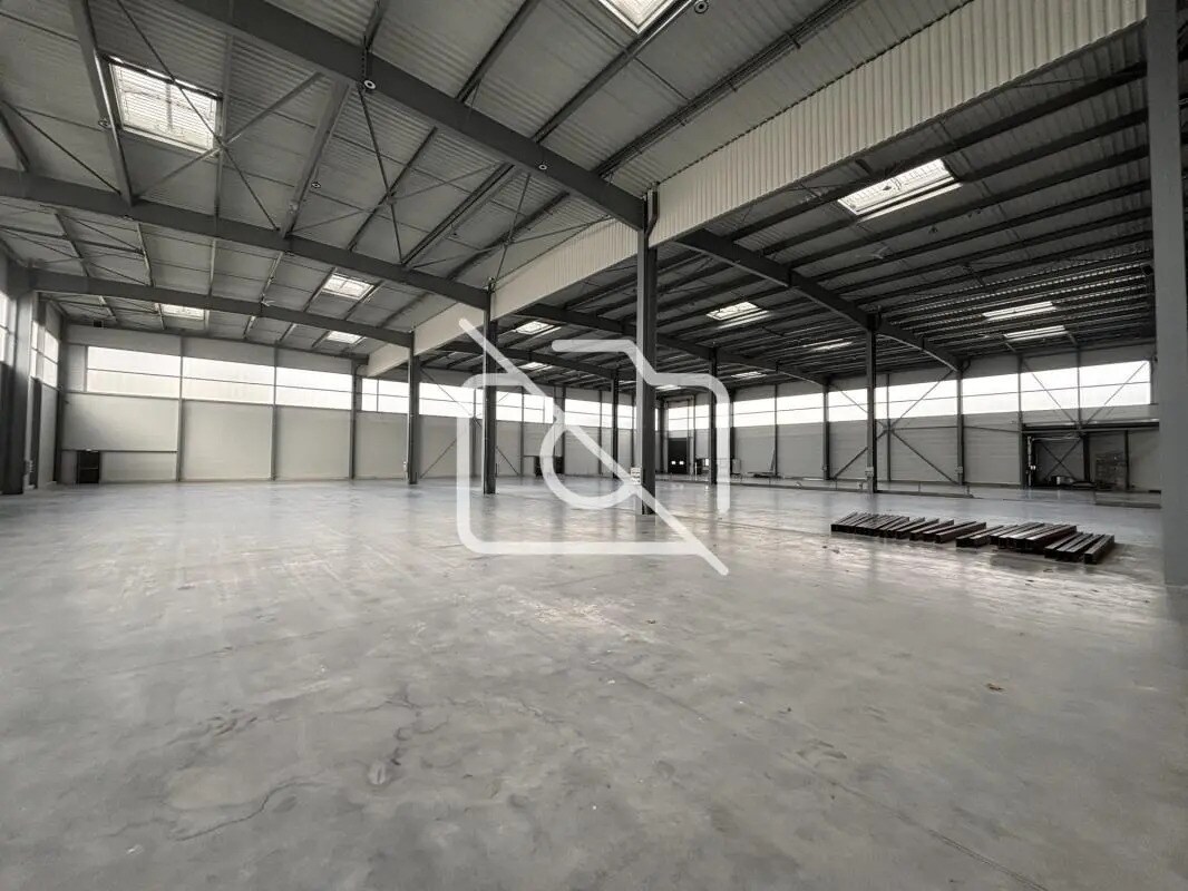 Industrial in Torcy for lease Building Photo- Image 1 of 9