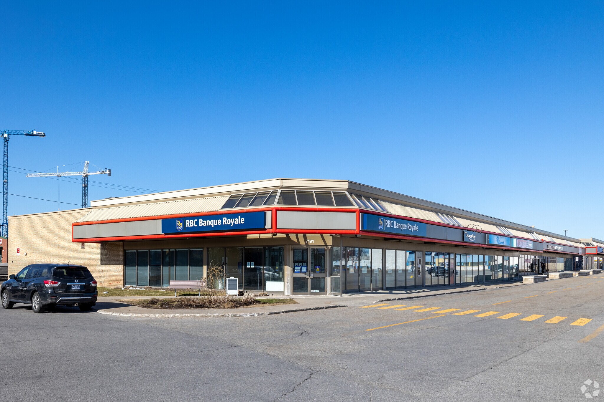 7143-7191 Boul Newman, Montréal, QC for lease Building Photo- Image 1 of 3