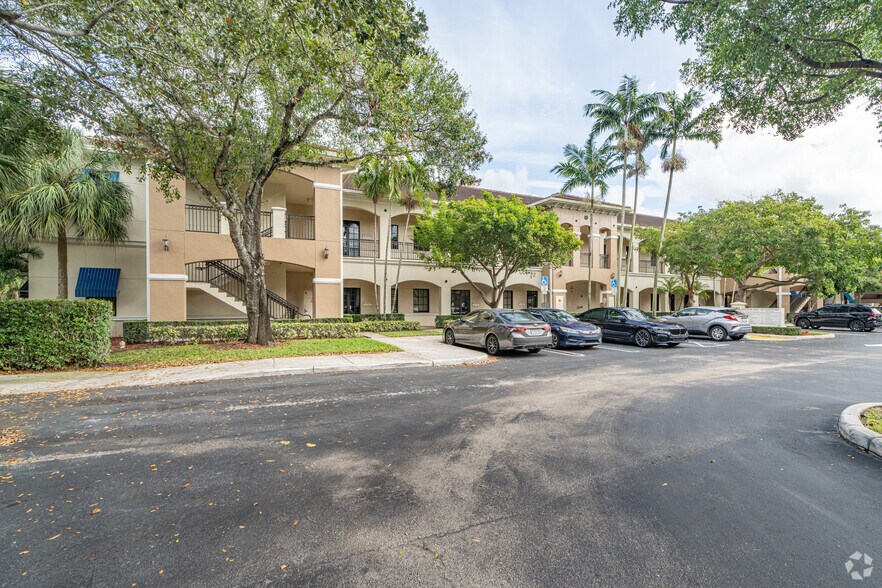 7351 Wiles Rd, Coral Springs, FL for lease - Primary Photo - Image 1 of 14