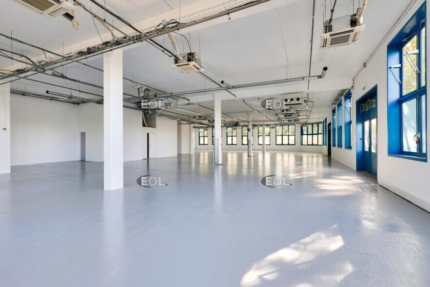 Flex in Fresnes for lease - Building Photo - Image 2 of 11
