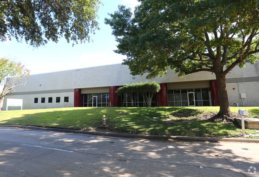 2205 Hutton Dr, Carrollton, TX for lease - Primary Photo - Image 1 of 8