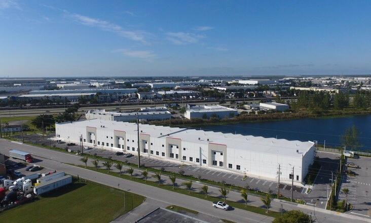 13202 NW 107th Ave, Hialeah Gardens, FL à vendre Photo principale- Image 1 de 12