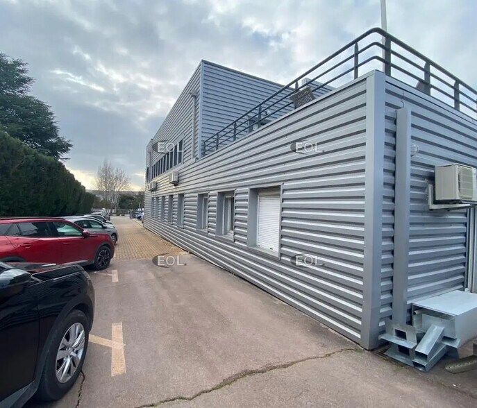 Bureau dans Aix-en-Provence à louer - Photo du bâtiment - Image 3 de 9
