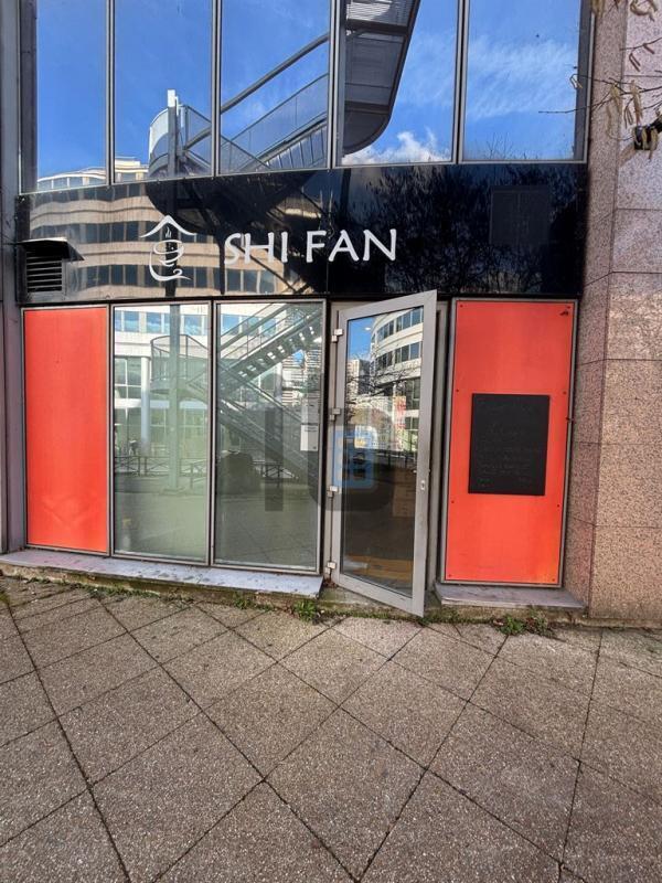 Retail in Nanterre for lease Building Photo- Image 1 of 9