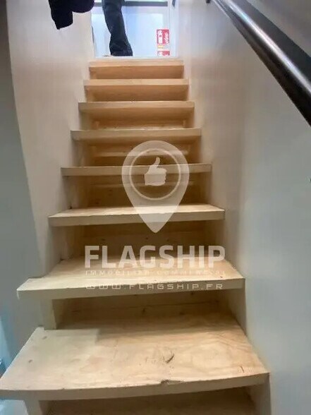 Retail in Paris for lease - Interior Photo - Image 2 of 5