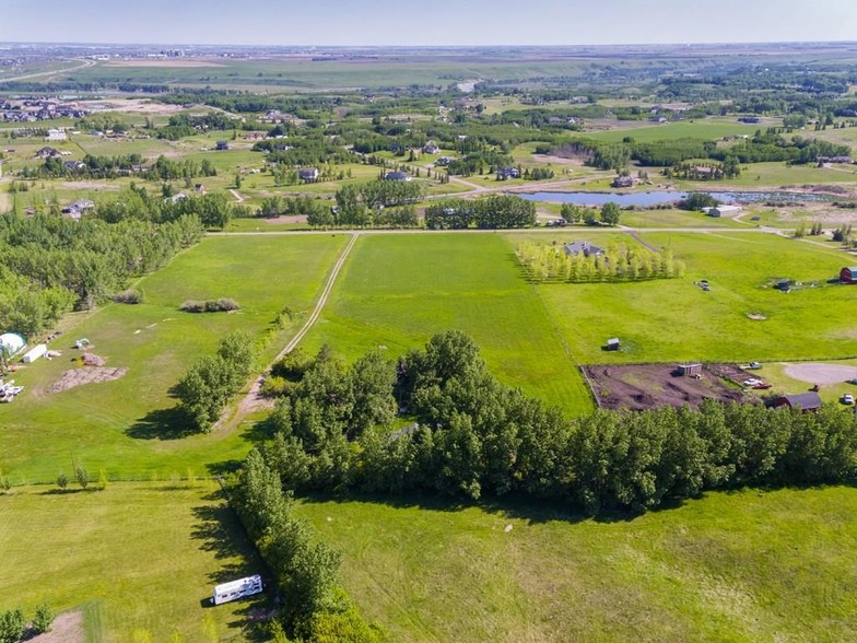 DeWinton Riding Club Rd, De Winton, AB à vendre - Photo principale - Image 1 de 1