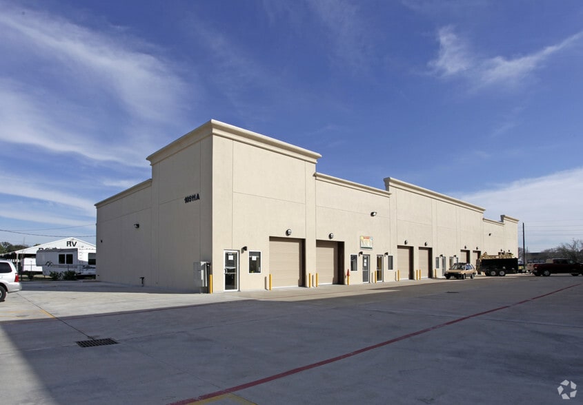 10511 Windsor Ln, Houston, TX for lease - Building Photo - Image 2 of 7