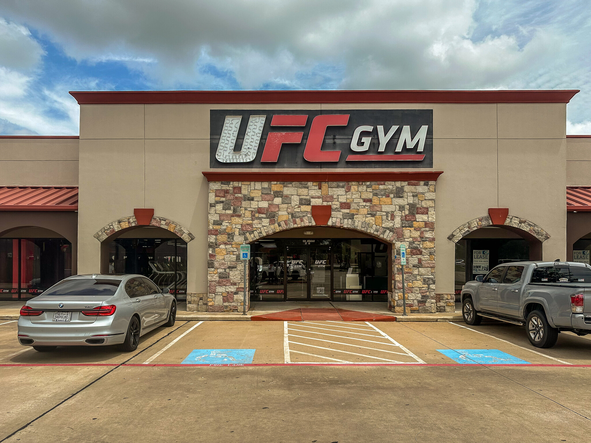 8201-8209 Broadway St, Pearland, TX for lease Building Photo- Image 1 of 12