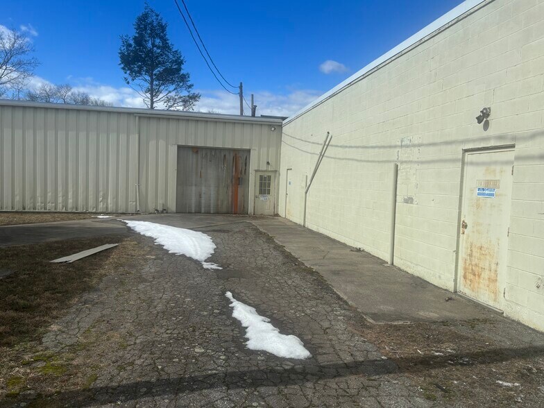 55-R Pawtucket Ave, Rumford, RI à vendre - Photo du bâtiment - Image 3 de 12