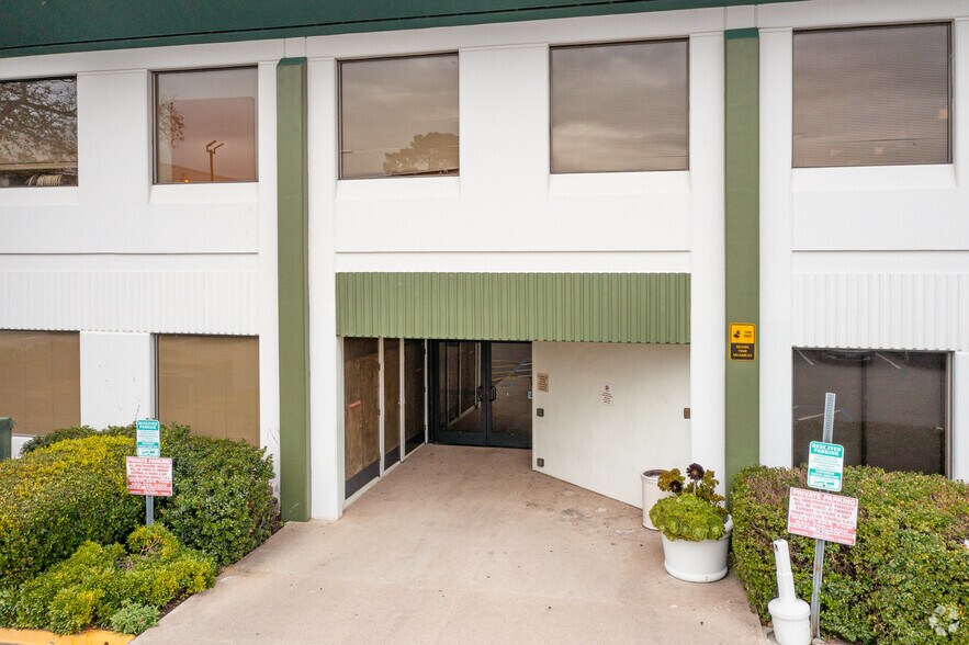 333 Gellert Blvd, Daly City, CA à louer - Photo du bâtiment - Image 2 de 9
