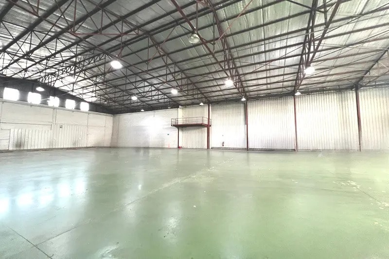 Flex in Nîmes for lease - Interior Photo - Image 2 of 16