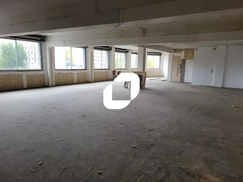 Office in Montreuil for lease - Interior Photo - Image 3 of 5