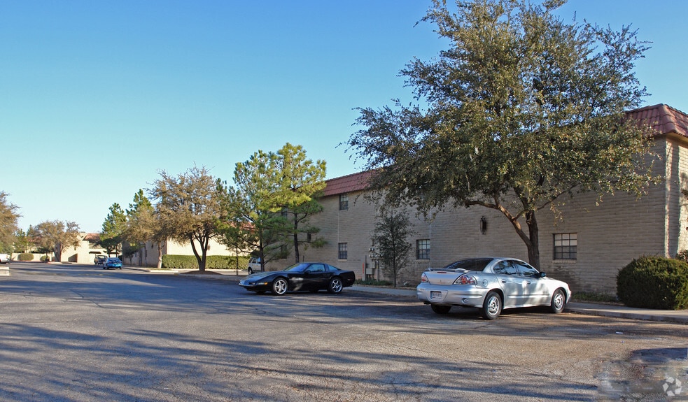 4651 Oakwood Dr, Odessa, TX for sale - Building Photo - Image 2 of 12