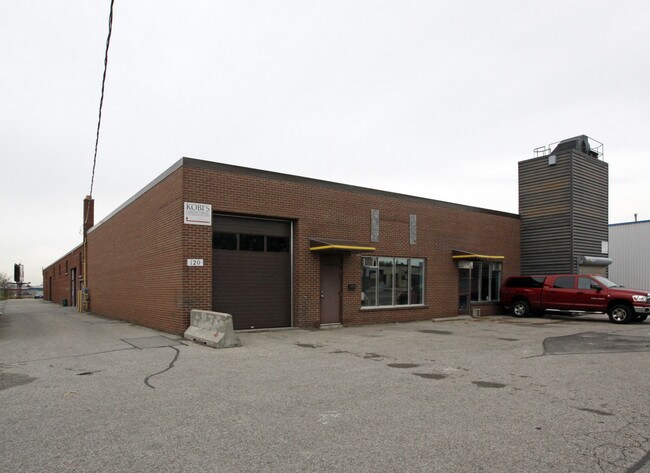 Plus de détails pour 120 Oakdale Rd, Toronto, ON - Industriel à vendre