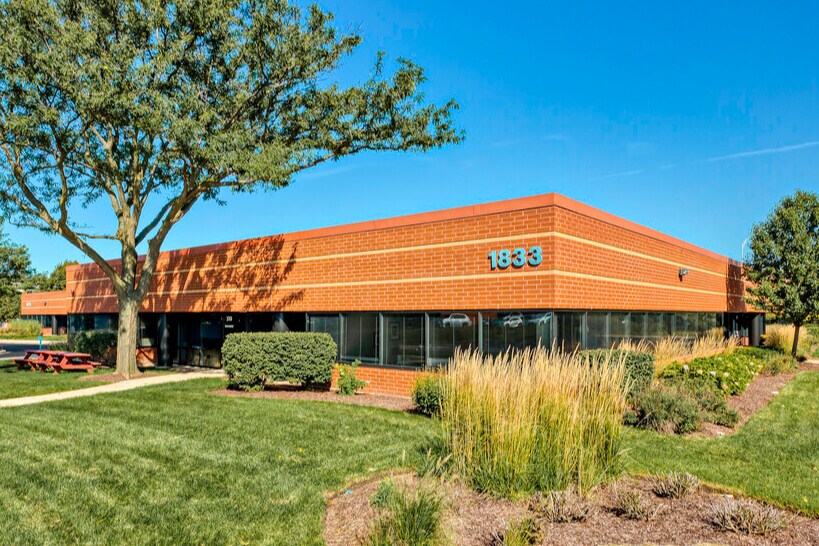 1833 Centre Point Cir, Naperville, IL à louer Photo du bâtiment- Image 1 de 9