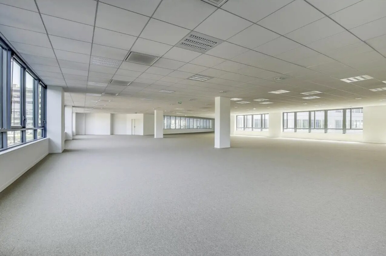 Office in Antony for lease Interior Photo- Image 1 of 2