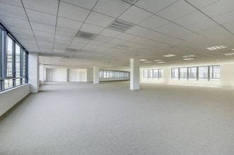 Office in Antony for lease Interior Photo- Image 1 of 2