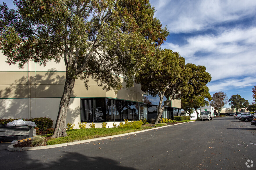 19202-19240 Cabot Blvd, Hayward, CA for lease - Building Photo - Image 1 of 8