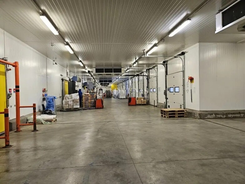Industrial in SAINT-OUEN-L'AUMONE for lease - Interior Photo - Image 2 of 5