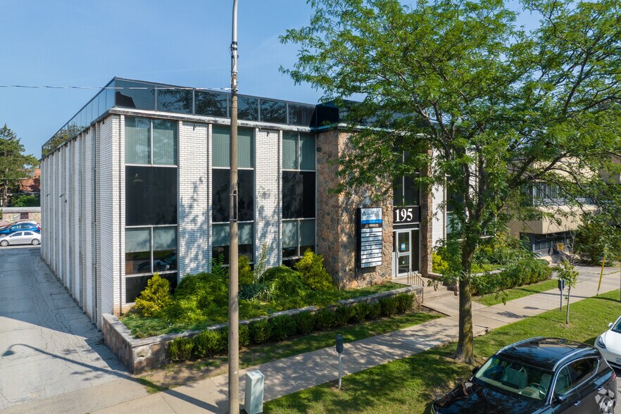 195 King St, St Catharines, ON à louer - Photo du bâtiment - Image 3 de 3