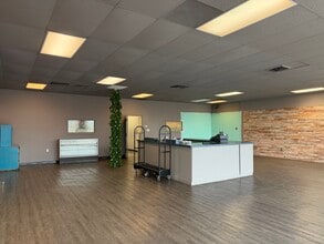 5716-5760 Stage Rd, Bartlett, TN for lease Interior Photo- Image 2 of 12