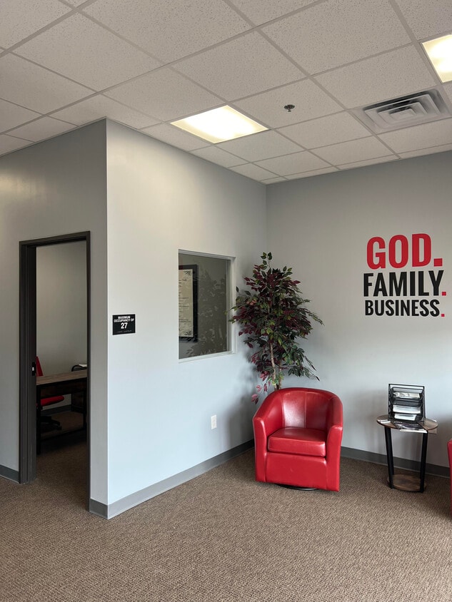 331 S Cemetery Rd, Yukon, OK for lease Interior Photo- Image 1 of 8