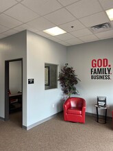 331 S Cemetery Rd, Yukon, OK for lease Interior Photo- Image 1 of 8