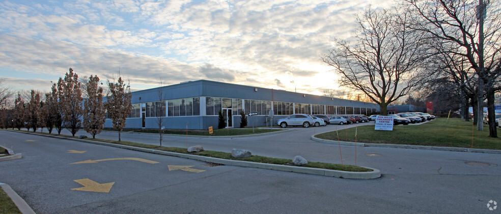 33 Kern Rd, Toronto, ON for lease - Building Photo - Image 2 of 6