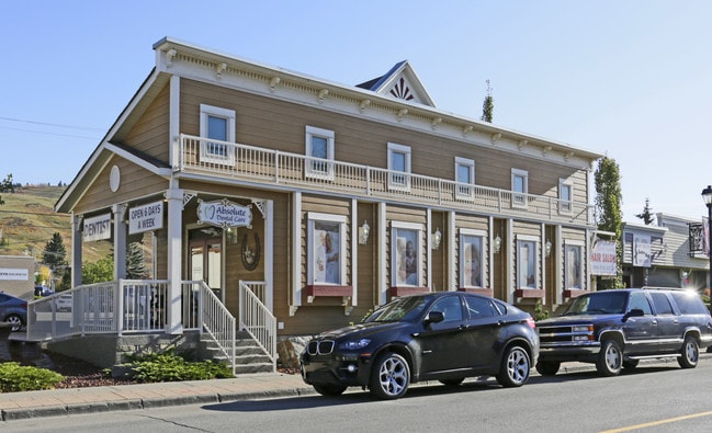 Plus de détails pour 508 1st St E, Cochrane, AB - Bureau/Commerce de détail à louer