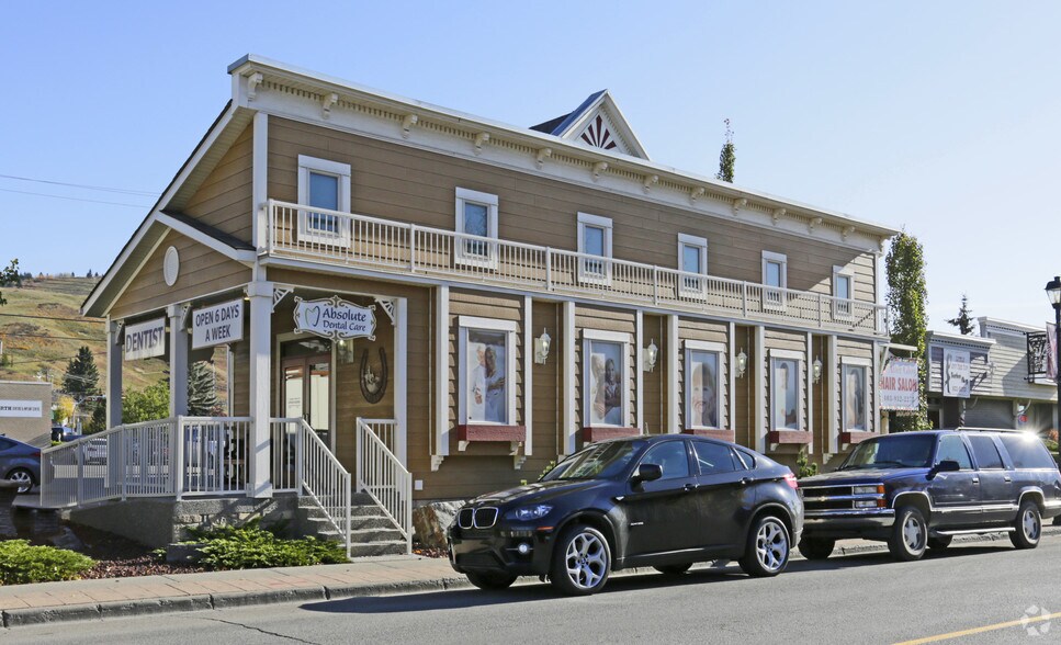 508 1st St E, Cochrane, AB à louer - Photo principale - Image 1 de 5
