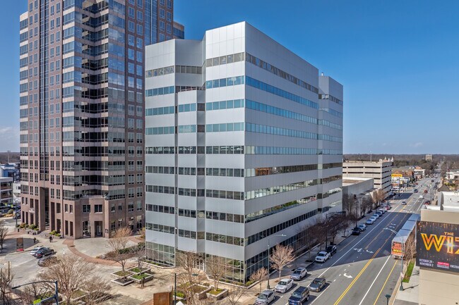 Plus de détails pour 301 N Elm St, Greensboro, NC - Bureau à louer