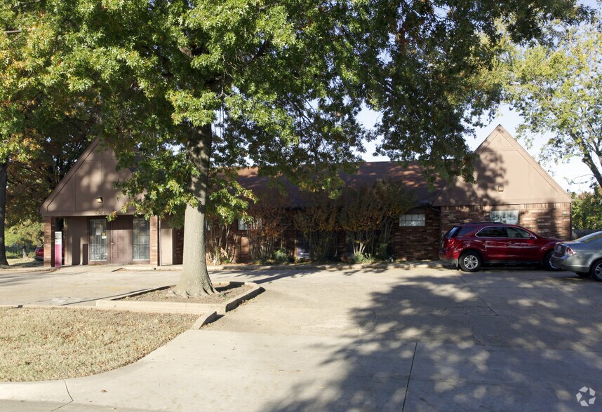 6964 S 69th East Ave, Tulsa, OK à louer - Photo du bâtiment - Image 2 de 8