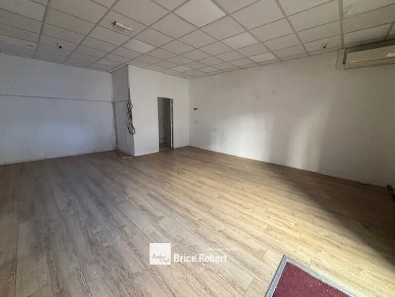 Commerce de détail dans Villeurbanne à louer - Photo intérieure - Image 2 de 6