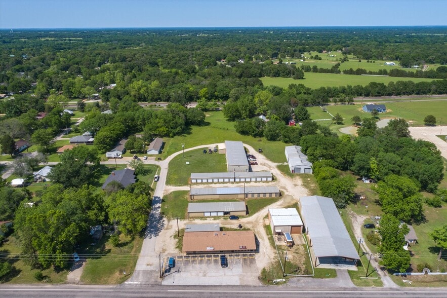 701 E Pine St, Edgewood, TX for lease - Building Photo - Image 3 of 61