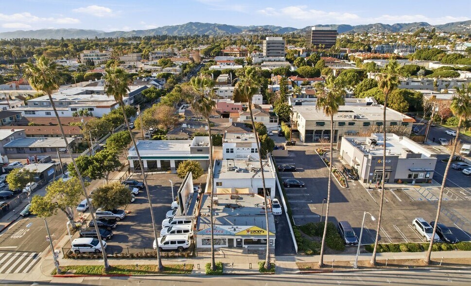 2709 Santa Monica Blvd, Santa Monica, CA à vendre - Photo du bâtiment - Image 2 de 25