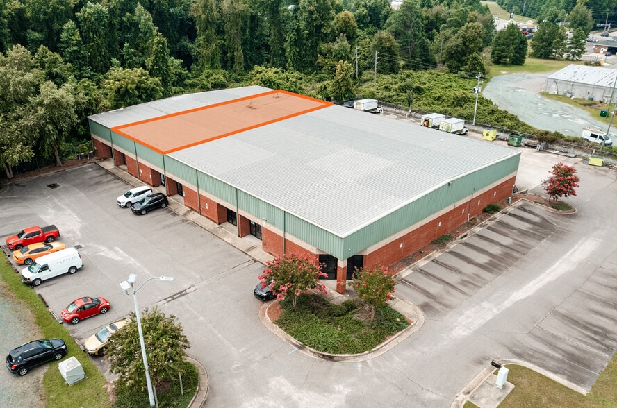 200-225 Commercial Ct, Sanford, NC à louer - Photo du bâtiment - Image 2 de 9