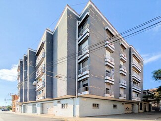 Plus de détails pour Multi-résidentiel à vendre