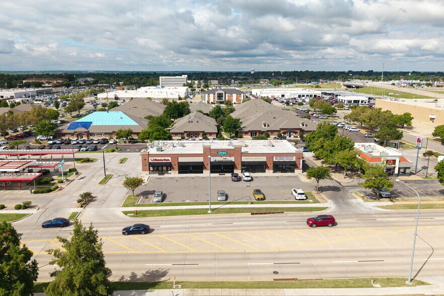 1004 NW 24th Ave NW, Norman, OK à louer - Photo du bâtiment - Image 2 de 10