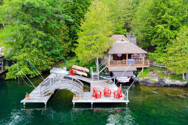Plus de détails pour 5680 Lake Shore Dr, Bolton Landing, NY - Services hôteliers à vendre