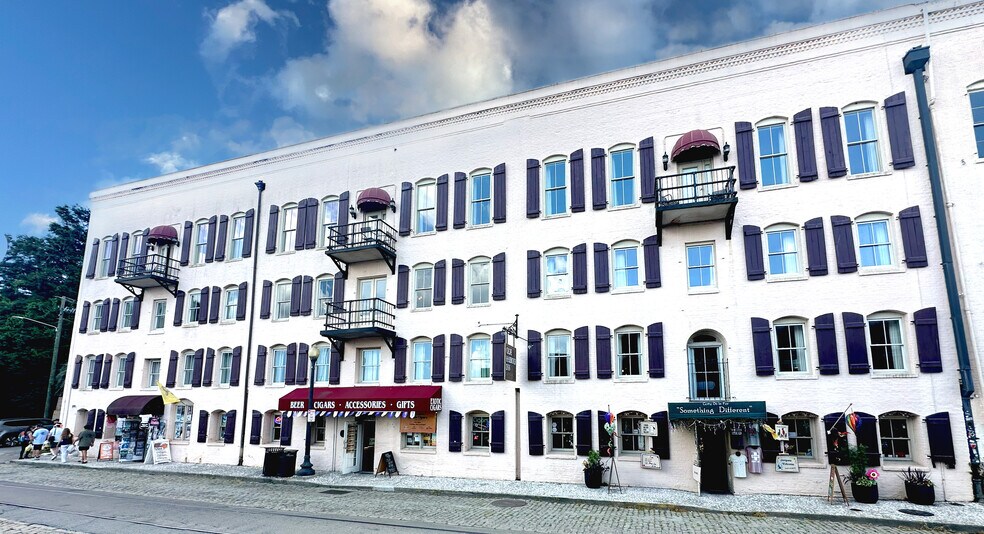 508 E River St, Savannah, GA à louer - Photo du bâtiment - Image 1 de 4