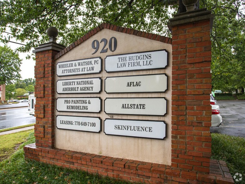 920 Holcomb Bridge Rd, Roswell, GA à louer - Photo du bâtiment - Image 2 de 4