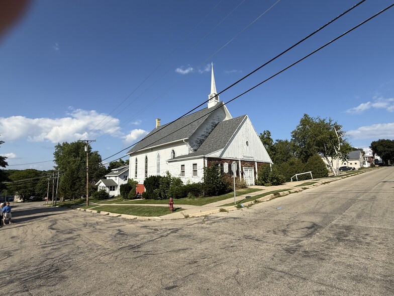 Green Lake Portfolio portefeuille de 7 propriétés à vendre sur LoopNet.ca - Photo principale - Image 3 de 7