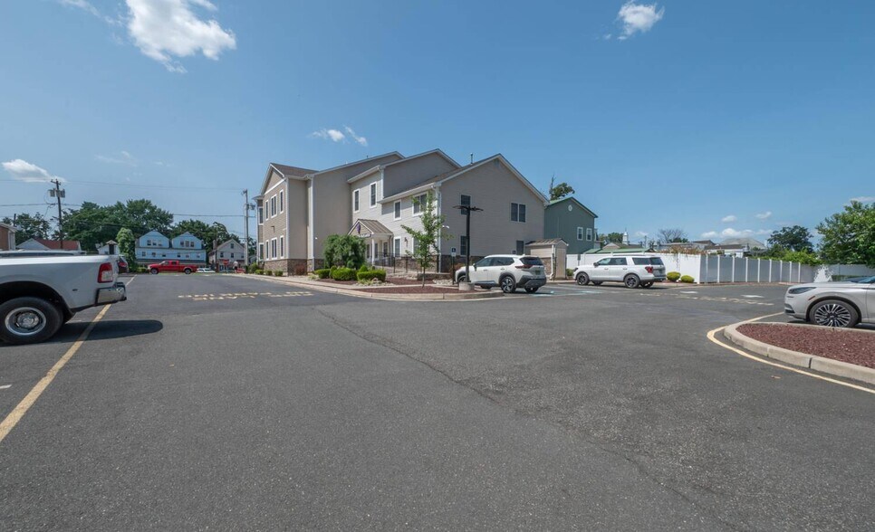 15-17 E Railroad Ave, Jamesburg, NJ à vendre - Photo du bâtiment - Image 3 de 9