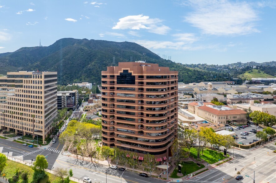 3500 W olive Ave, Burbank, CA à louer - Photo du bâtiment - Image 1 de 5