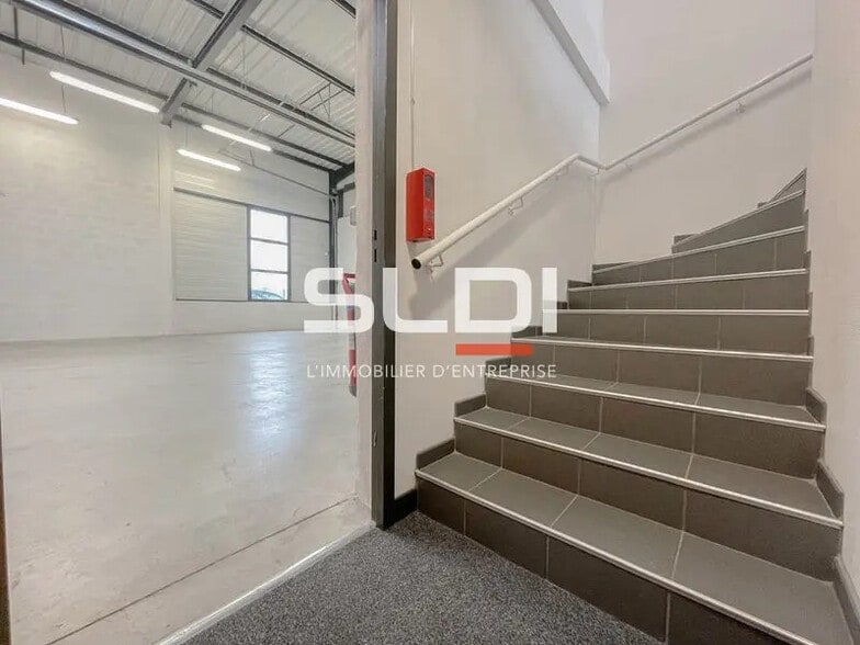 Office in Rillieux-la-Pape for lease - Interior Photo - Image 3 of 7